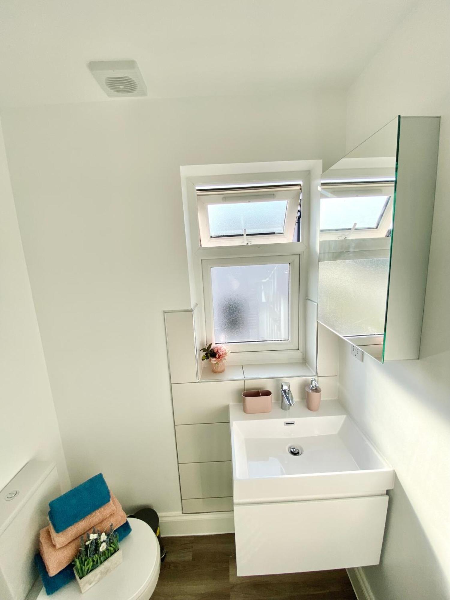 Bright Studio Loft 30Min To Central Londra Exterior foto