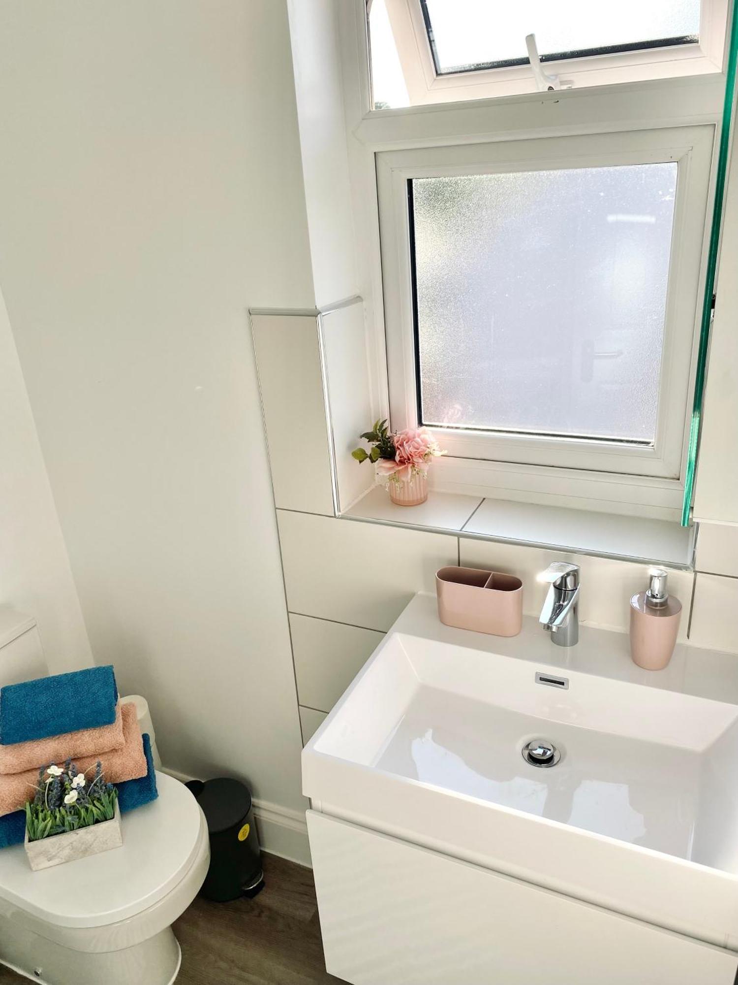 Bright Studio Loft 30Min To Central Londra Exterior foto