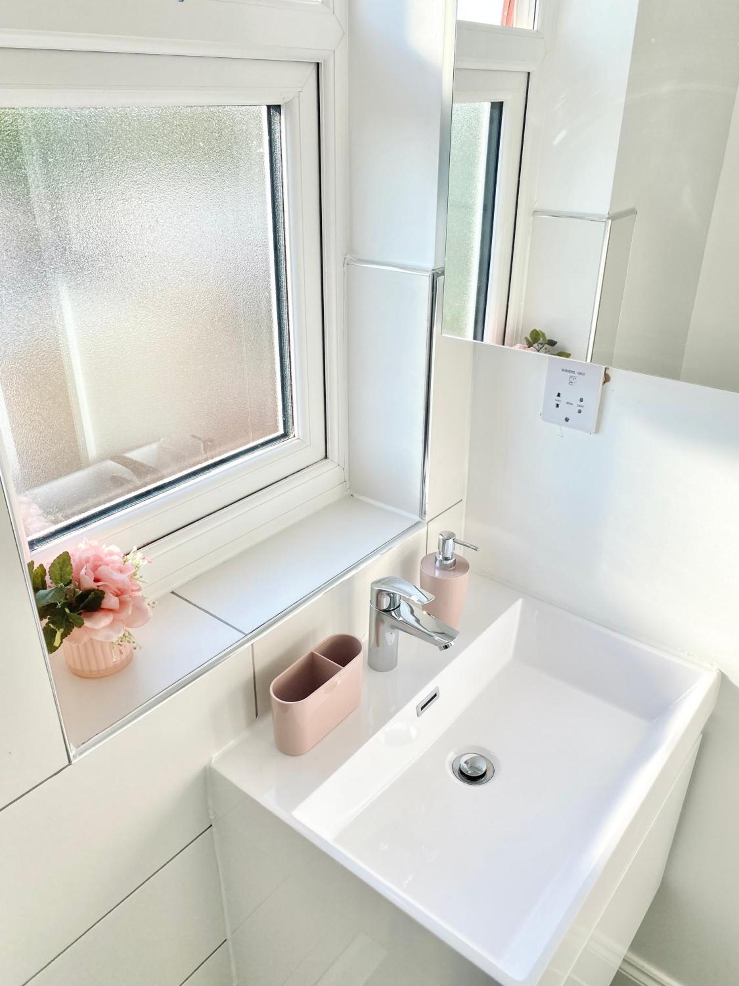 Bright Studio Loft 30Min To Central Londra Exterior foto